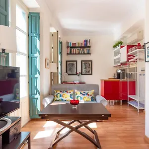 https://bright-cozy-apartment-with-5-balconies-in-old-town.1costadelsol.com